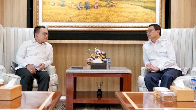 Kepala BPOM RI, Prof dr Taruna Ikrar menggelar pembicaraan strategis dengan Kepala Staf Presiden (KSP) Jenderal TNI (Purn) Dudung Abdurachman di Kantor Staf Presiden, Kompleks Istana Negara, Jakarta, Senin (20/7/2026). (Foto: Istimewa)