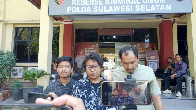 Tim LBH Makassar yang merupakan bagian dari Koalisi Advokasi Jurnalis (KAJ) Sulawesi Selatan mendatangi Kantor Ditreskrimum Polda Sulsel mempertanyakan perkembangan kasus dugaan kekerasan jurnalis LKBN ANTARA, M Darwin Fatir, Jumat (24/7/2026). (Foto: Istimewa)