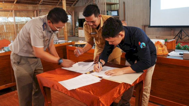 Penandatanganan komitmen kerjasama menjadi sinergi lintas sektor dalam mendukung Program Penanganan Akses Reforma Agraria di Kabupaten Majene. (Foto: Istimewa)