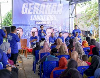 Salurkan Bantuan untuk Masjid, Heriwawan Pimpin Gerakan Langit Biru Demokrat di Sinjai