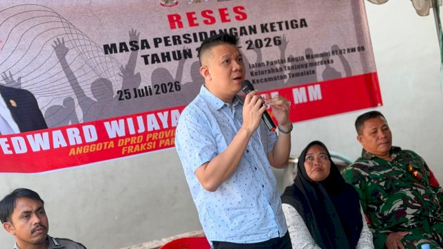 Anggota DPRD Sulawesi Selatan, Edward Wijaya Horas saat menggelar kegiatan reses dan serap aspirasi di Jalan Pantai Anging Mammiri, Kelurahan Tanjung Merdeka, Kecamatan Tamalate, Kota Makassar, Sabtu (25/7/2026). (Foto: Istimewa)
