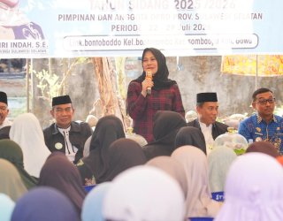 Warga Barombong Gowa Keluhkan Sistem Zonasi SMA Negeri di Depan Andi Tenri Indah