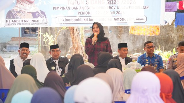 Ketua Komisi E DPRD Sulsel, Andi Tenri Indah saat menyerap aspirasi masyarakat di Desa Kanjilo, Kecamatan Barombong, Kabupaten Gowa, Sabtu (25/7/2026). (Foto: Istimewa)