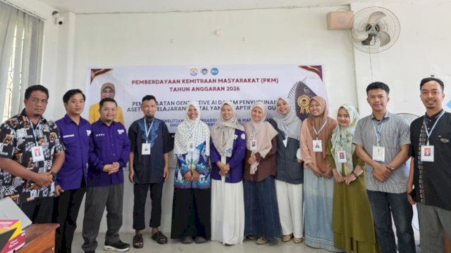 Dosen Prodi Teknologi Pendidikan FIP UNM melaksanakan kegiatan PkM bertajuk "Pemanfaatan Generative AI dalam Penyusunan Aset Pembelajaran Digital yang Adaptif bagi Guru" di MAN Insan Cendekia Gowa, Sabtu (25/7/2026). (Foto: Istimewa)