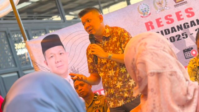 Anggota DPRD Sulsel, Edward Wijaya Horas saat menyambangi konstituennya di Jalan Tinumbu, Kelurahan Bunga Ejaya, Kecamatan Bontoala, Kota Makassar, Rabu (29/7/2026). (Foto: Istimewa)
