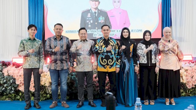 Wakil Bupati Gowa, Darmawansyah Muin bersama Kapolresta Gowa, Kombes Pol. Muh Yusuf Usman, di sela-sela malam Ramah Tamah Penyambutan Kapolresta Gowa, di Aula Polresta Gowa, kemarin. (Dok. Humas Gowa)