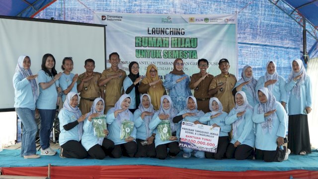 PLN UIP Sulawesi meresmikan greenhouse dan rumah kompos bagi KWT Wulasi Mandiri, di Desa Manurung, Kecamatan Malili, Kabupaten Luwu Timur, Selasa, (28/07/2026) lalu. (Dok. Humas PLN UIP Sulawesi) 