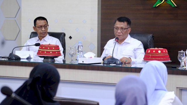 Sekretaris Daerah Kabupaten Gowa, Andy Azis Peter, saat membuka Rapat Koordinasi Tim Pengendali Inflasi Daerah (TPID) Kabupaten Gowa, di Baruga Karaeng Pattingalloang, Kantor Bupati Gowa, Rabu (05/08/2026). (Dok. Humas Gowa) 