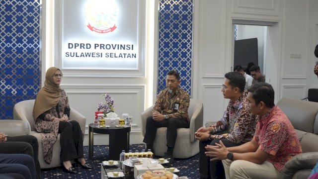 General Manager PLN UIP Sulawesi, I Gusti Made Aditya San Adinatha bersama jajaran GM PLN lainnya saat melakukan audiensi dengan Ketua DPRD Provinsi Sulawesi Selatan, Andi Rachmatika Dewi, di Kantor DPRD Sulsel, Jumat (7/8/2026). (Foto: Humas PLN UIP Sulawesi) 