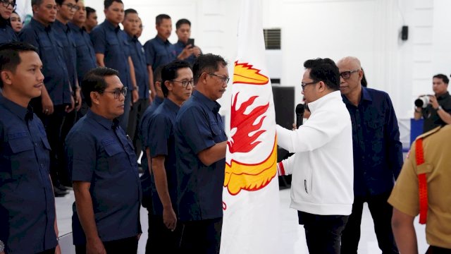 Ketua KONI Sulsel yang juga Wakil Bupati Gowa, Darmawangsyah Muin saat melantik Pengurus KONI Kabupaten Sidrap masa bakti 2025-2029, di Aula Saromase, Kompleks SKPD Sidrap, kemarin. (Dok. Humas Gowa)