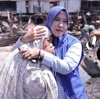 Fatma Wahyuddin Tinjau Korban Kebakaran Tallo, Salurkan Bantuan untuk Ratusan Warga Terdampak