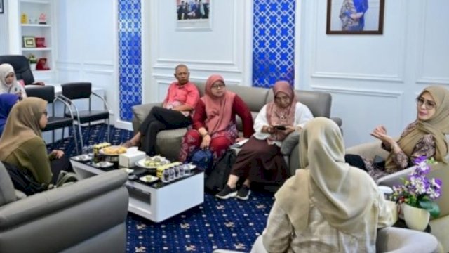 Ketua DPRD Sulsel, Andi Rachmatika Dewi menerima audiensi Solidaritas Perempuan (SP) Komunitas Anging Mammiri di kantor sementara DPRD Sulsel, Jalan AP Pettarani, Makassar, Jumat (7/8/2026). (Foto: Istimewa)