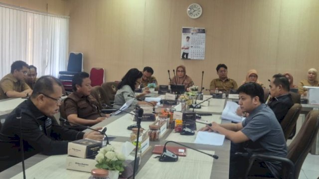 Suasana rapat pembahasan awal Pansus Aset DPRD Sulsel bersama Badan Keuangan dan Aset Daerah (BKAD) serta Biro Hukum Setda Sulsel, Senin (10/8/2026). (Foto: Istimewa)