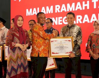 Momen HUT ke-81 RI, Pemprov Sulsel Beri Penghargaan untuk PLN UID Sulselrabar atas Kontribusi Terhadap Program Strategis Pemerintah Daerah