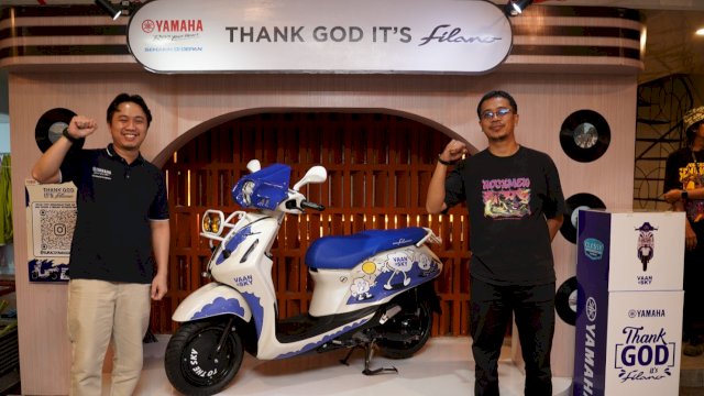 Melalui kegiatan bertajuk Independence Ride, para pengendarai Yamaha Grand Filano menggelar aksi riding dan foto bersama di landmark bersejarah Kota Makassar sebelum finish di Vaan In Sky. (Foto: Istimewa)