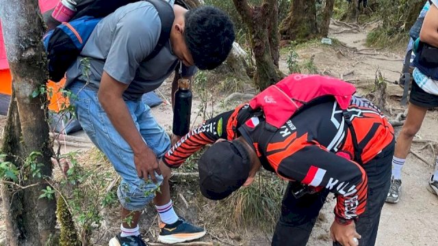 Tim Kalla Rescue saat berpartisipasi dalam misi kemanusiaan di Siaga SAR Merah Putih Gunung Bawakaraeng beberapa waktu lalu. (Dok. Humas Kalla Rescue)