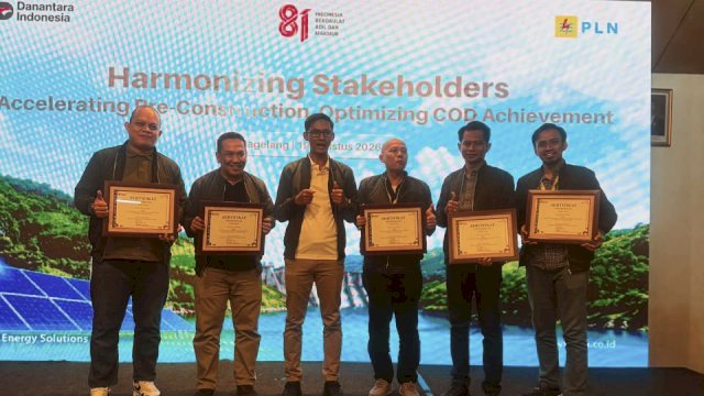 PLN UIP Sulawesi mendapat lima penghargaan atas kinerjanya terkait perizinan dan pembebasan lahan yang dilakukan. (Dok. Humas PLN UIP Sulawesi)