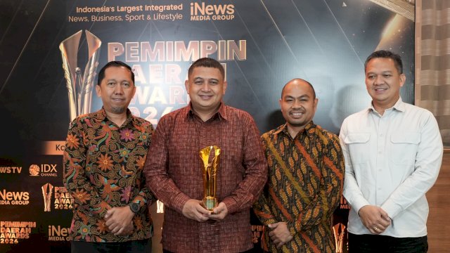 Wali Kota Makassar, Munafri Arifuddin menerima penghargaan Pemimpin Daerah Award 2026 dengan kategori Pemimpin Daerah Peduli Pembangunan dan Inovasi, serta pelayanan Publik Berbasis Digital. (Foto: Istimewa)