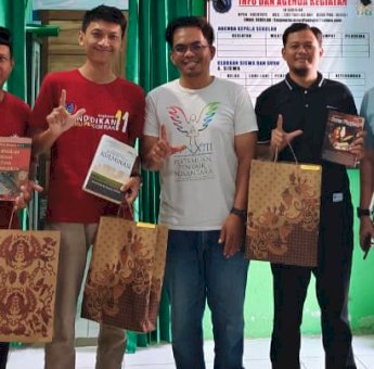 Hidupkan Budaya Literasi, Ahmad Kohawan Salurkan Koleksi Buku Tri Astoto Kodarie ke Sekolah Muhammadiyah
