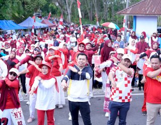 Lewat Jalan Sehat di Desa Sukamaju, Heriwawan Dorong Bangkitnya Perekonomian Warga