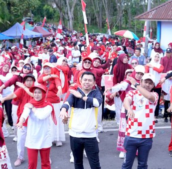Lewat Jalan Sehat di Desa Sukamaju, Heriwawan Dorong Bangkitnya Perekonomian Warga