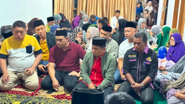 Ket: Wali Kota Parepare, Tasming Hamid melayat ke rumah duka 