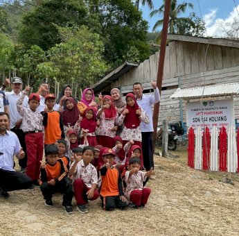 Menembus Jalan Terjal Demi Ilmu: Ketika Semangat Belajar Anak-Anak Holiang Tak Pernah Surut