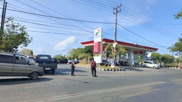 Cegah Kemacetan di SPBU, Polisi di Bulukumba Turun Sejak Pagi. [IST]