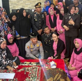 Kehilangan Sosok Personel, Kapolres Bulukumba Melayat ke Rumah Duka AIPDA Syarifuddin