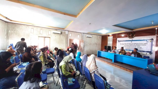 Suasana sosialisasi yang dihadiri oleh pemilik lahan, tokoh masyarakat, pemerintah desa dan kecamatan, aparat keamanan, Kejaksaan Negeri Morowali, PLN UPP, serta konsultan surveyor. (Dok. Humas PLN UIP Sulawesi)