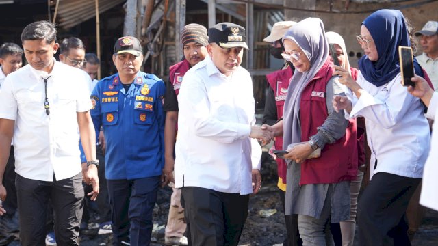 Wali Kota Makassar, Munafri Arifuddin saat meninjau langsung lokasi kebakaran di Pasar Pa&rsquo;baeng-baeng, Kecamatan Tamalate, Makassar, Rabu (2/9/2026). (Foto: Istimewa)