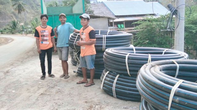 Ket: Bantuan Pipa Air Bersih di Saronda