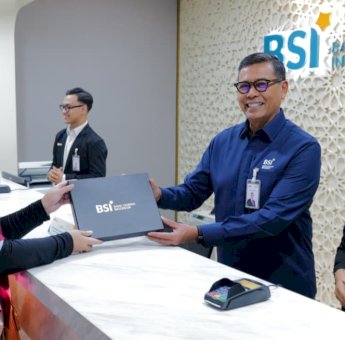 Di Momen Hari Pelanggan Nasional 2026, Dirut BSI Turun Langsung Sambut dan Layani Nasabah