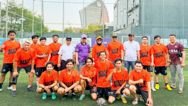 Plt Rektor UNM, Prof Farida Patittingi saat menghadiri temu kangen dengan jurnalis alumni UNM di Lapangan Sapta Mini Soccer, Jalan AP Pettarani, Kota Makassar, Sabtu (5/9/2026). (Foto: Istimewa)