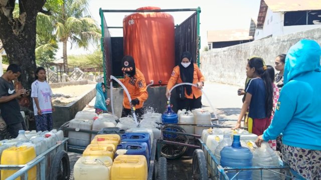 BPBD Kota Makassar terus memperkuat penanganan Tanggap Darurat Bencana (TDB) kekeringan dengan memperluas distribusi air bersih ke wilayah yang mengalami keterbatasan akses air. (Foto: Istimewa)