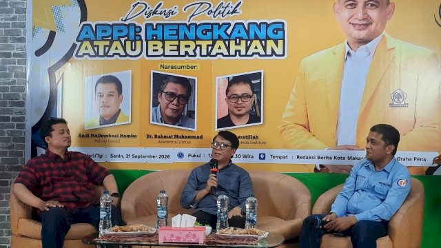Suasana diskusi politik bertajuk &ldquo;Appi: Hengkang atau Bertahan&rdquo; yang berlangsung di Gedung Graha Pena, Jalan Urip Sumoharjo, Makassar, Senin (21/9/2026). (Foto: Istimewa)