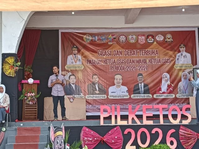 Pembelajaran Demokrasi Sejak Dini, KPU Soppeng Jadi Panelis Debat Calon Ketua OSIS SMAN 1