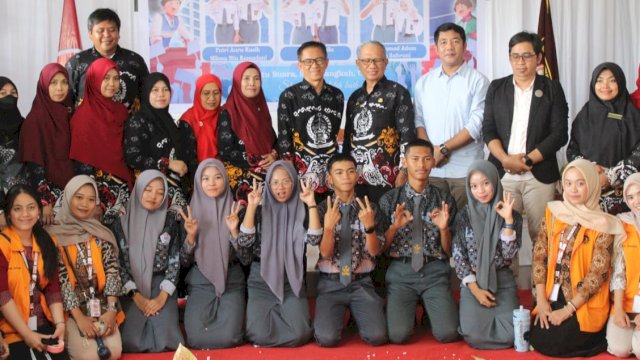 KPU Kabupaten Soppeng menghadiri kegiatan Debat Kandidat Pemilihan Ketua Organisasi Siswa Intra Sekolah (Pilketos) di SMKN 4 Soppeng, Kamis (24/9/2026). (Foto: Istimewa)