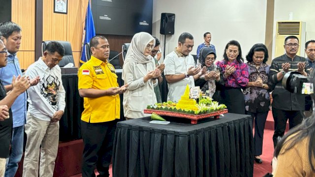 Legislator DPRD Sulsel periode 2024-2029 menggelar syukuran sederhana memperingati dua tahun masa bakti di kantor sementara DPRD Sulsel, Jalan AP Pettarani, Makassar, Jumat (25/9/2026). (Foto: Istimewa)
