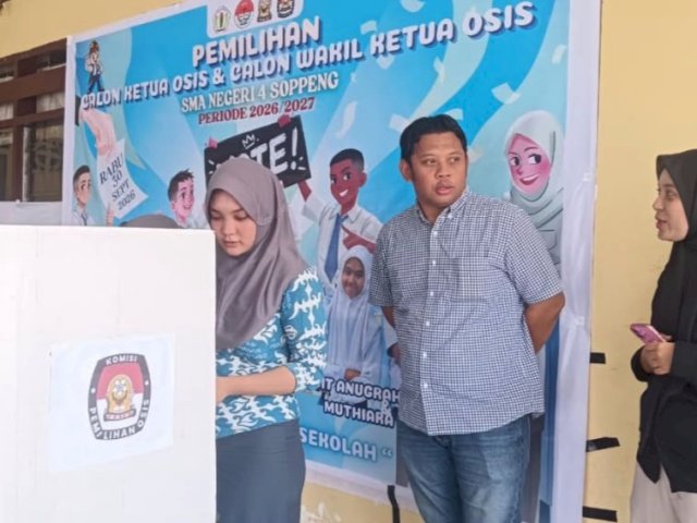Didik Pemilih Pemula, KPU Soppeng Dampingi Pelaksanaan Pilketos SMAN 4 Soppeng