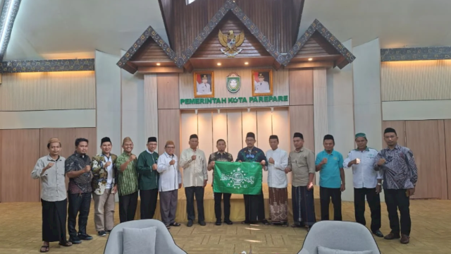Ket: Wali Kota Parepare, Tasming Hamid bersama rombongan PC NU Parepare
