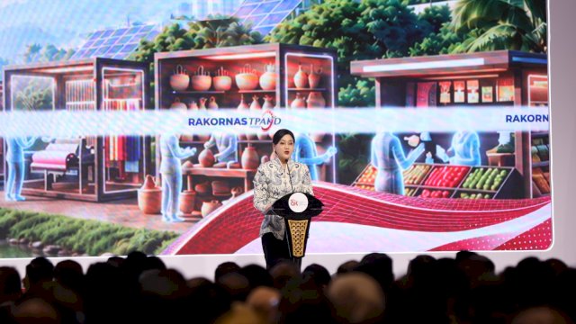 Ketua Dewan Komisioner OJK, Friderica Widyasari Dewi dalam Rapat Koordinasi Nasional Tim Percepatan Akses Keuangan Daerah (Rakornas) TPAKD Tahun 2026, kemarin. (Dok. Otoritas Jasa Keuangan)