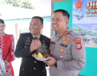 Kapolres Bulukumba Bawa Tumpeng ke Kodim 1411, Perkuat Sinergitas TNI-Polri di HUT ke-81