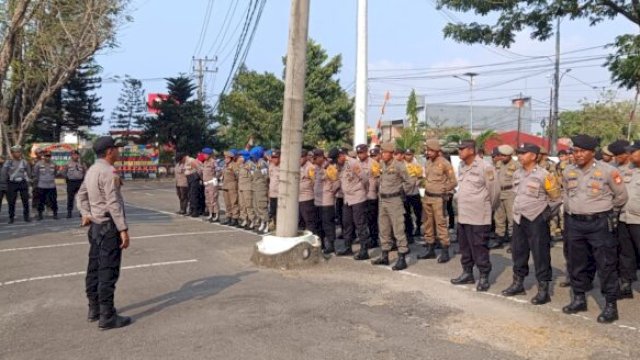 Apel gabungan personel polres Bulukumba dalam mengawal pelantikan ketua DPRD Bulukumba. [Ist]