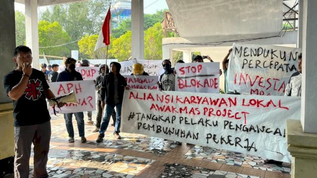 Ket: Aliansi Karyawan Lokal Awak Mas Project (AKAL AMP) pun turun menggelar aksi demonstrasi di tiga titik