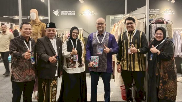 Kepala BI Sulsel, Rizki Ernadi Wimanda (batik ungu) saat menghadiri Pembukaan ISEF 2026, di JICC, kemarin. (Dok. Humas BI Sulsel) 