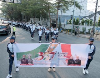 Ket: Rombongan Pemkot Parepare Meriahkan Jalan Sehat HUT ke-357 Sulsel