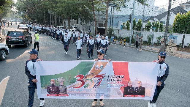 Ket: Rombongan Pemkot Parepare Meriahkan Jalan Sehat HUT ke-357 Sulsel