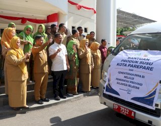 Dukung Percepatan Penurunan Stunting, Tasming Hamid Hadiri Pelepasan Bantuan Susu KemenPPPA oleh Gubernur Sulsel
