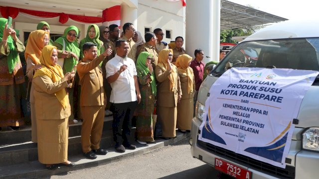 Ket: Wali Kota Parepare Tasming Hamid Hadiri Pelepasan Bantuan Susu KemenPPPA oleh Gubernur Sulsel